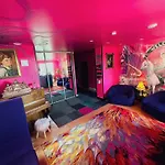 Hotel Very Bad Hootel