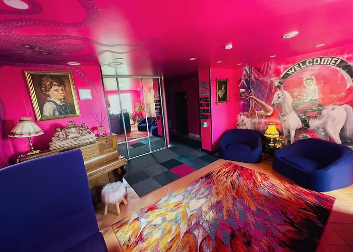 Hotel Very Bad Hootel